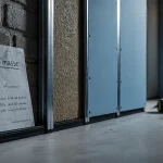 Isoler phoniquement un mur mitoyen : masse-ressort-masse, laine minérale et plaques phonique