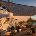 Bâches ombrage : toile micro-perforée pour terrasse, ombre douce
