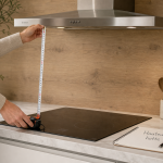 Hauteur plan de travail hotte : mesure 65 cm sous la hotte