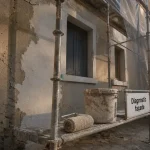 Solutions rénover ou embellir façade : enduit, parement et bardage sur maison.