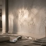 Maison déco peinture : mur en effet béton, outil de peinture