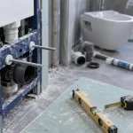 Poser un toilette suspendu : réglage précis du WC suspendu